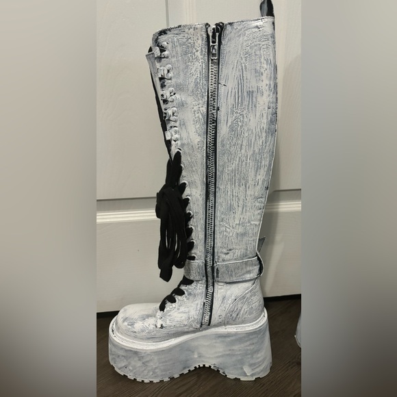 NWOB Dolls Kill / Club Exx Painted Obsidian Pocket Combat Boots - Picture 6 of 9